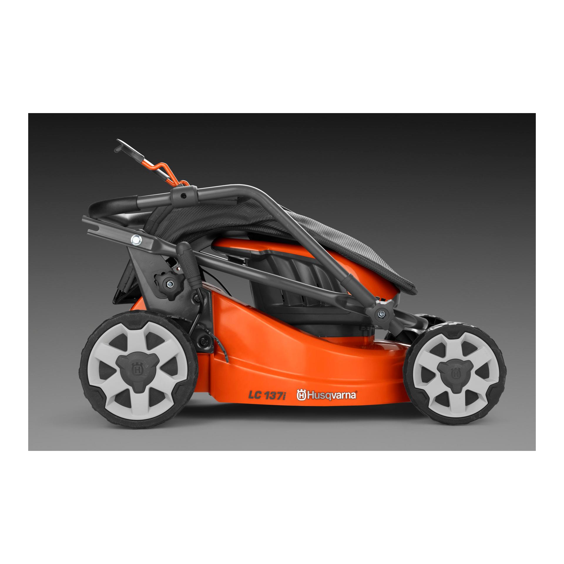 Husqvarna Akku - Rasenmäher LC 137i - mit Akku & Ladegerät