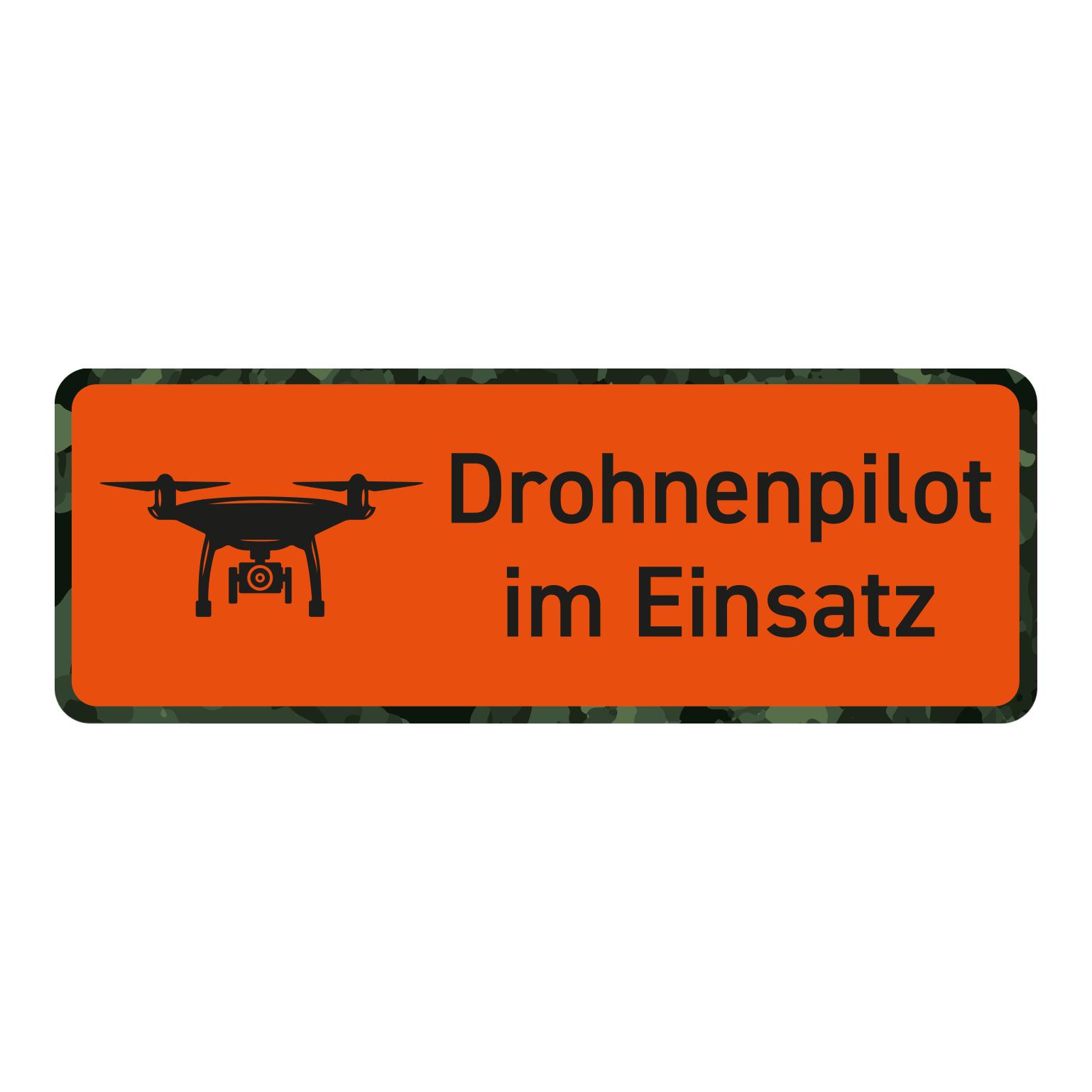 AKAH Schild - Drohnenpilot im Einsatz
