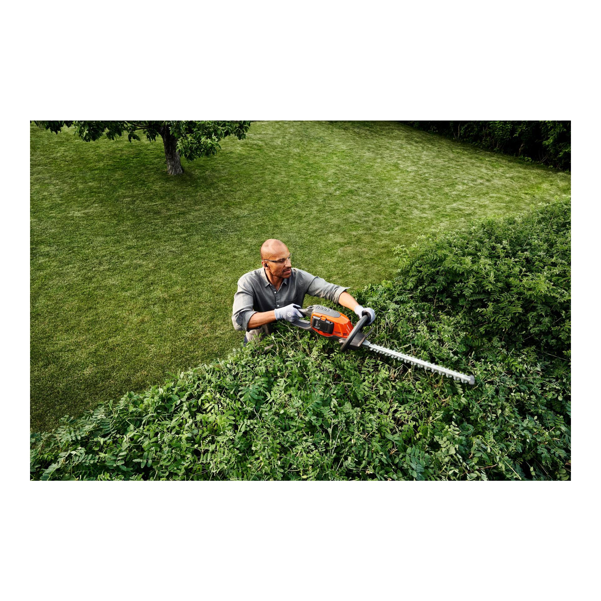 Husqvarna Akku - Heckenschere 215iHD45 - mit Akku & Ladegerät