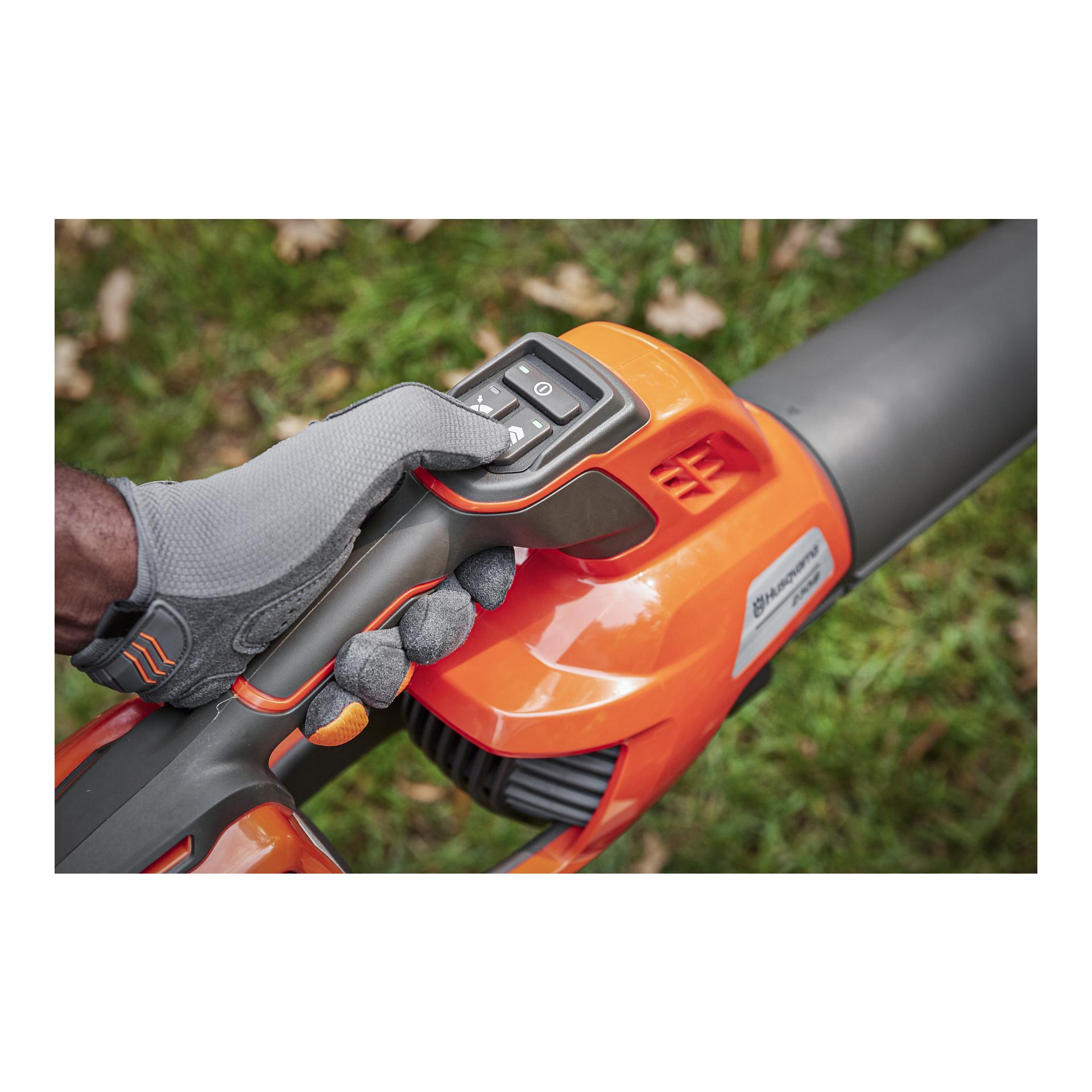 Husqvarna Akku - Laubbläser 230iB - mit Akku & Ladegerät