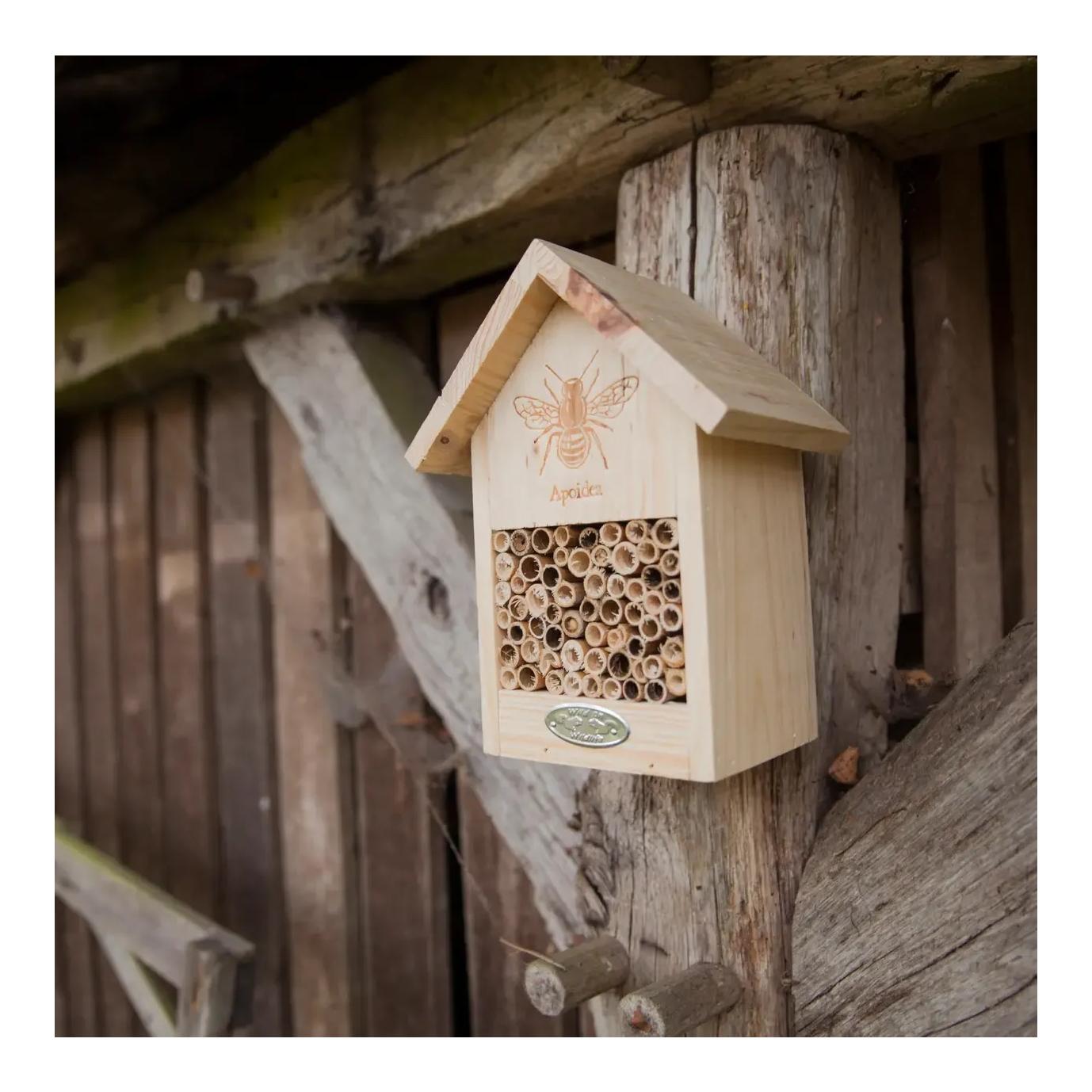 Esschert Bienenhaus mit Silhouette