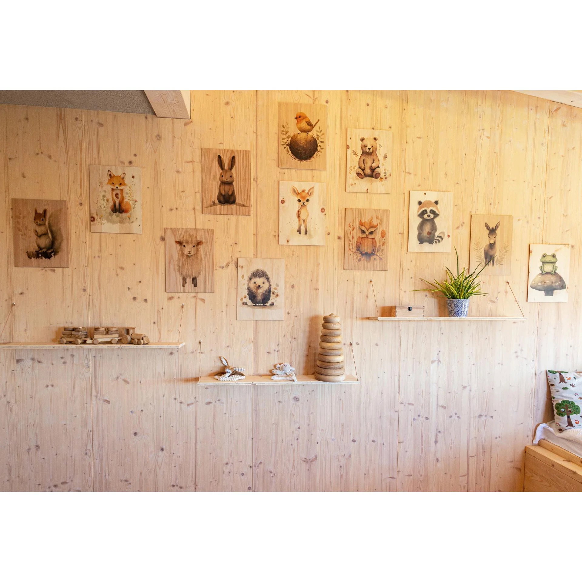 Hauptner Holz Wandbilder aus Zirbe für Kinder mit bunten Tier Motiv