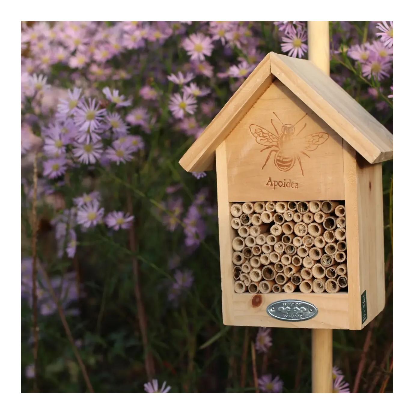 Esschert Bienenhaus mit Silhouette